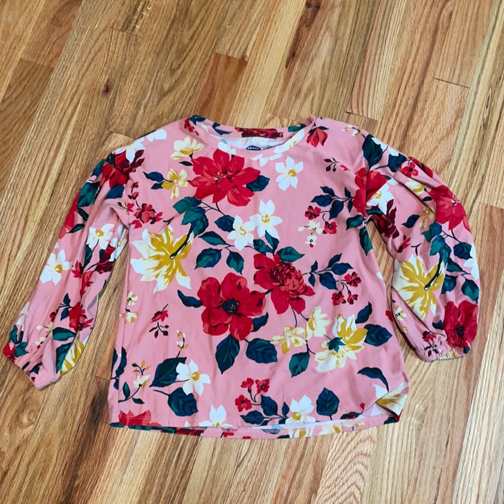 Old Navy top size Medium